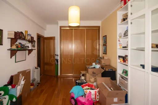 Apartamento T4 no Carregado