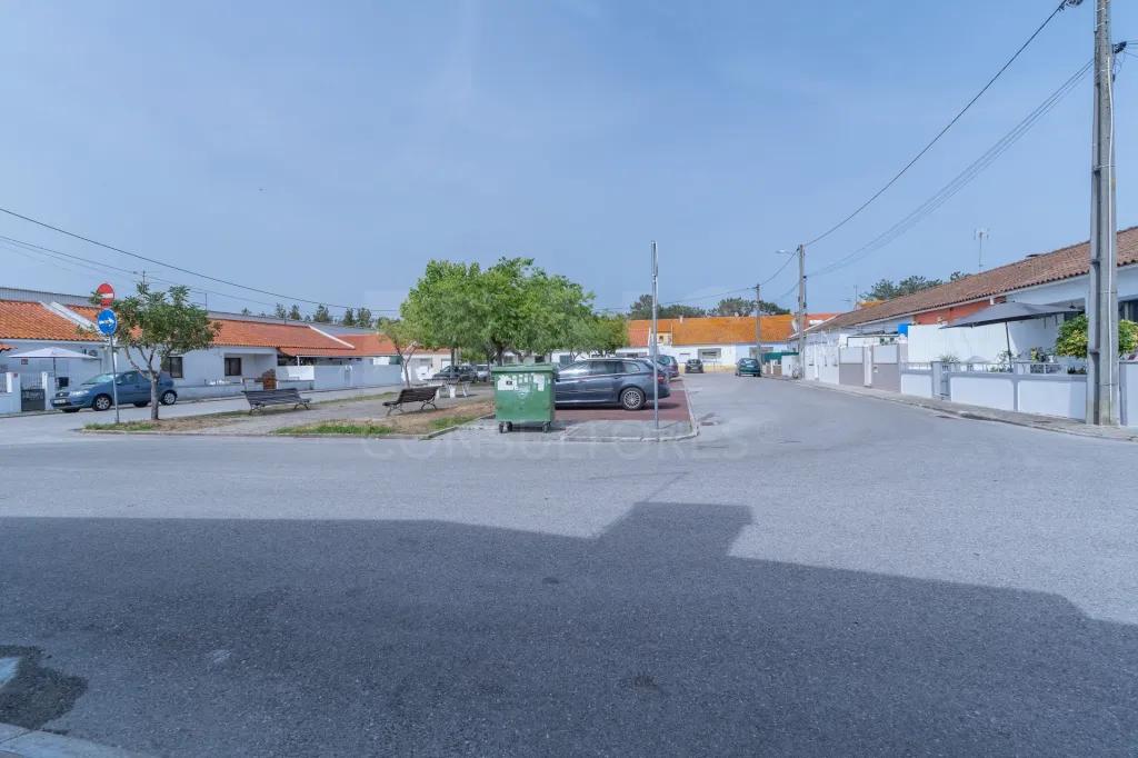 Moradia T3 com espaço exterior no centro de Salvaterra de Magos