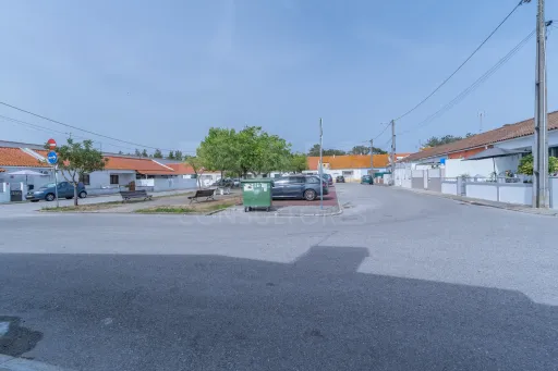 Moradia T3 com espaço exterior no centro de Salvaterra de Magos