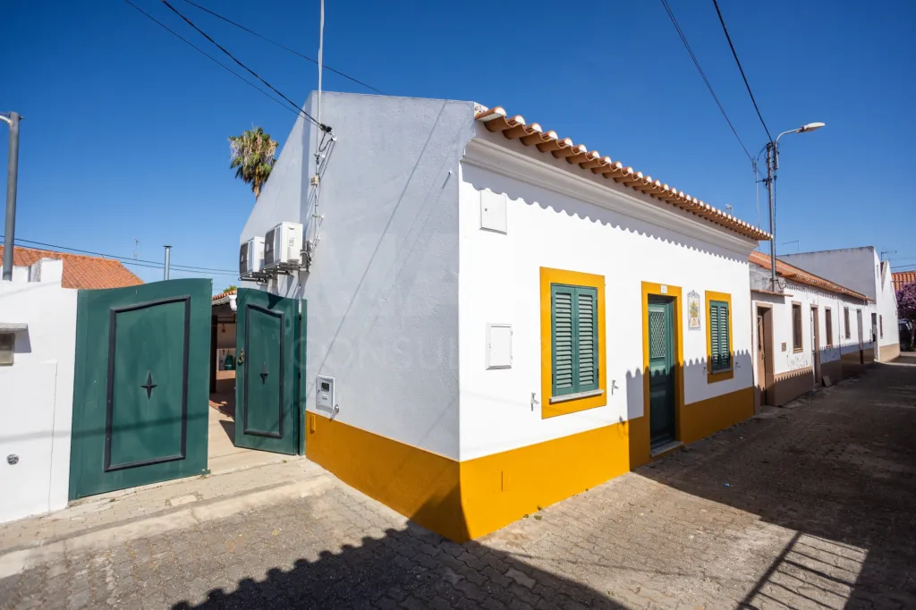 Moradia T2 Térrea com Garagem em Santa Justa