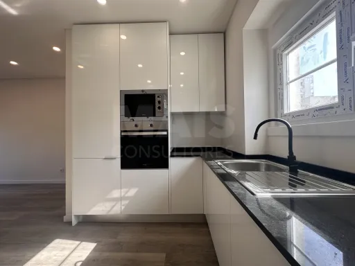 Apartamento T2 Totalmente Remodelado em Alvalade