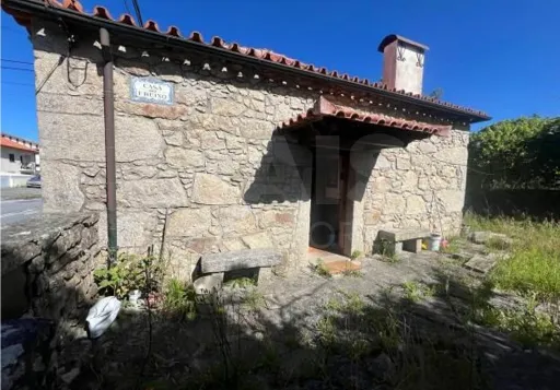 Moradia térrea em pedra pronta a habitar, próxima da praia de Vila Praia de Âncora