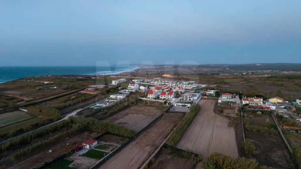 T3 em Ferrel | Vista aberta, exposição nascente/sul/poente, terraço e garagem