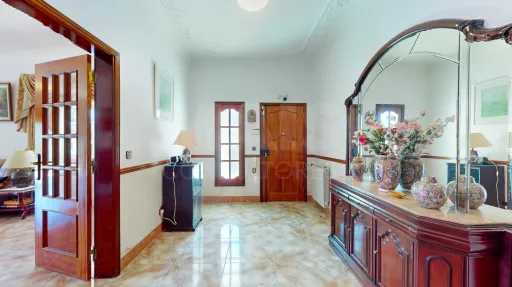 Moradia T5, na calhandriz com piscina