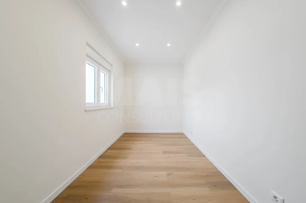 Moradia Geminada T3, Totalmente Remodelada