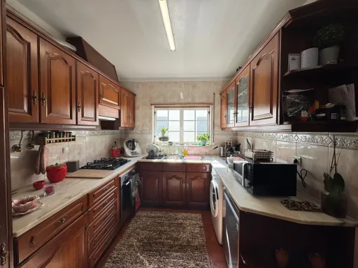 Moradia T3 com sótão e garagem em Casais do Júlio