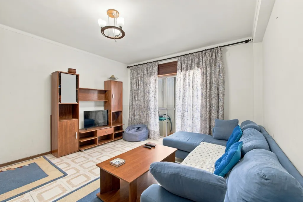 Apartamento T2 com marquise em Peniche