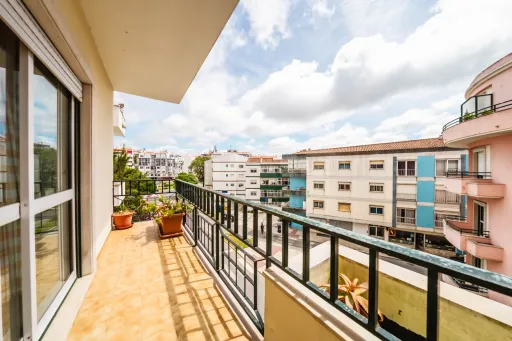 Apartamento T2, com elevador e estacionamento - Caldas da Rainha