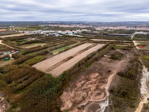 Terreno rústico com 5.600 m², localizado em Ferrel