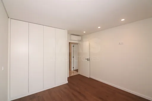 Apartamento T2 + Duplex -   2 lugares de estacionamento Casal Cambra