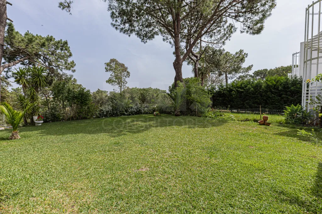 Moradia Contemporânea com terreno 700m2 em Soltroia – Próxima da Praia