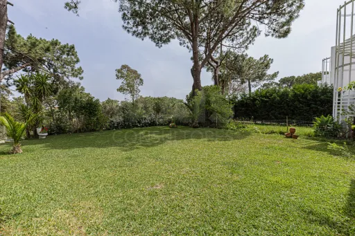 Moradia Contemporânea com terreno 700m2 em Soltroia – Próxima da Praia