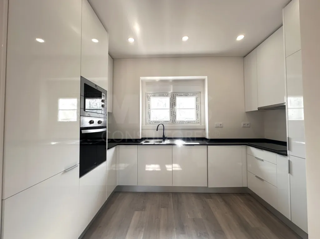 Apartamento T2 Totalmente Remodelado em Alvalade