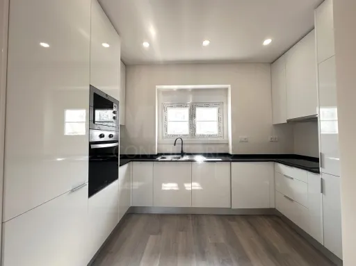 Apartamento T2 Totalmente Remodelado em Alvalade