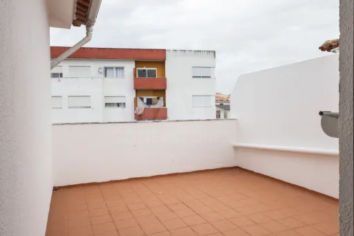 2-Bedroom + 2-Bathroom Duplex with Garage, Terraces, and Unobstructed Views | Avenal – Caldas da Rainha