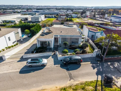 4 bedroom villa with pool