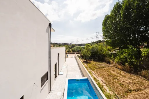 Moradia T3 Nova com Piscina