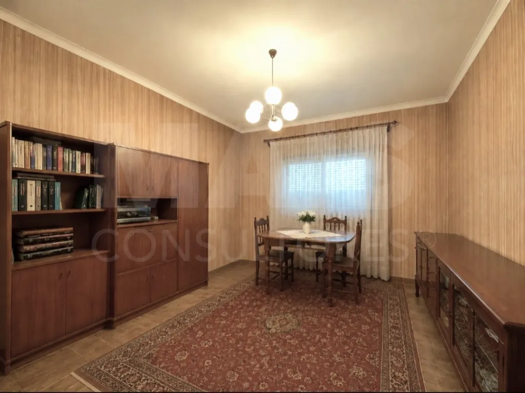 Moradia Bi Familiar inserida num lote de Terreno 1785 m2 em Canha
