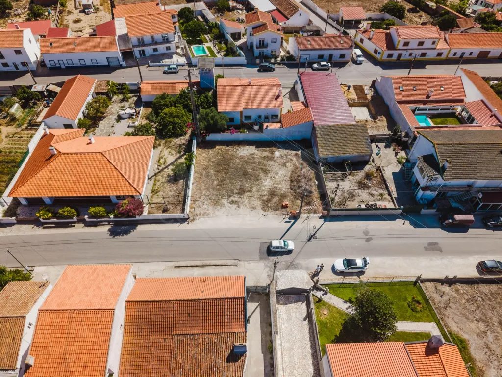 Lot with Plans for a 3-Bedroom House, Pool, Garage, and Garden in Olho Marinho, Óbidos