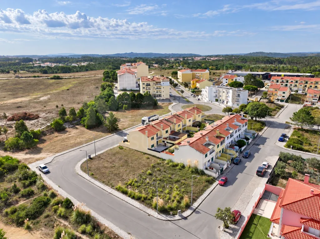 Lote urbano de 440 m² em Caldas da Rainha | Dê espaço ao seu próximo projeto