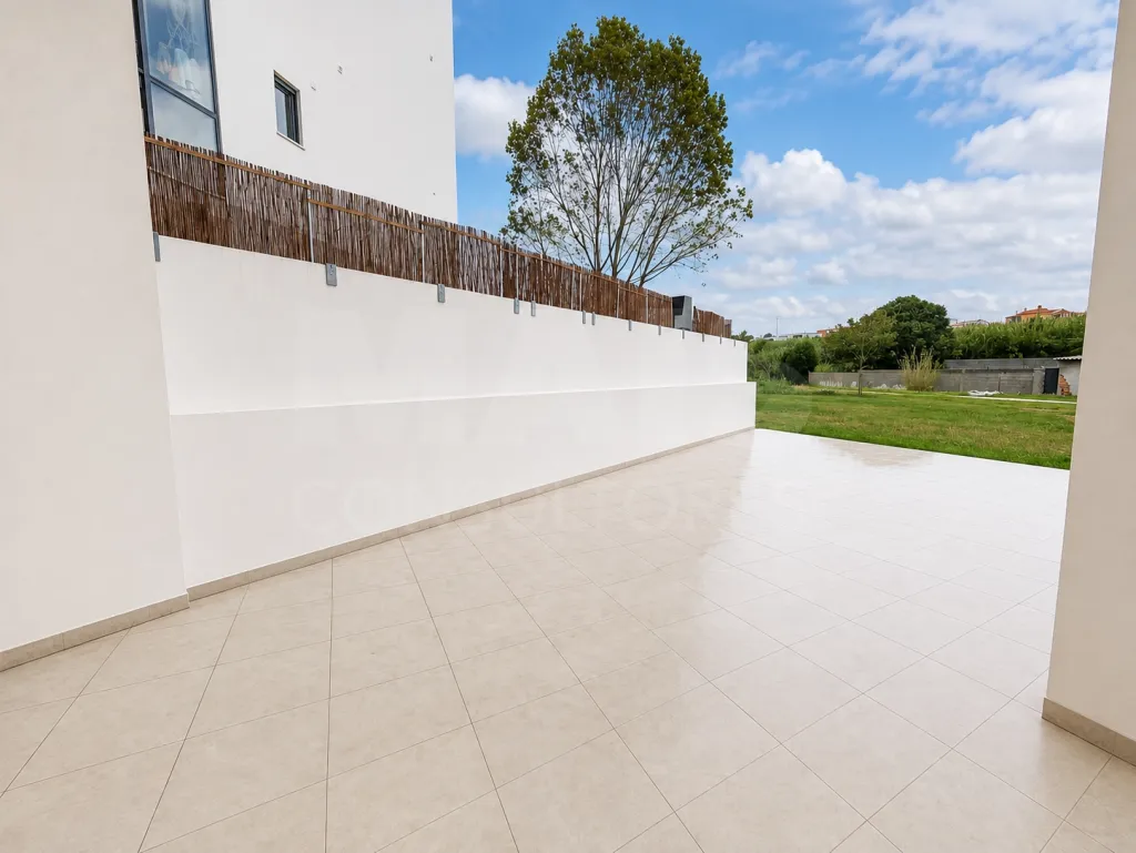 Apartamento T3 luminoso com amplo terraço e garagem e escelente. localizacao