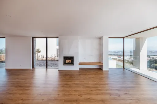 Moradia T5 com Piscina - Vista Golfe e Mar