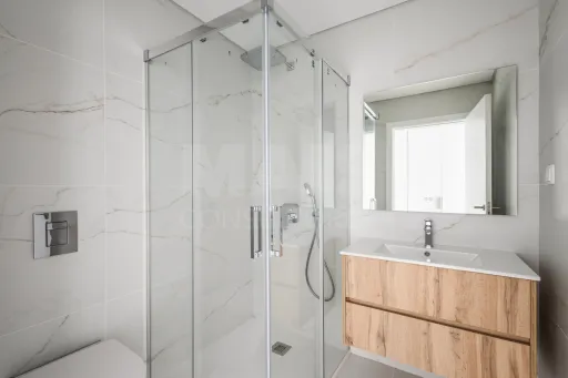 Apartamento T3 Novo com garagem -- Santa Bárbara