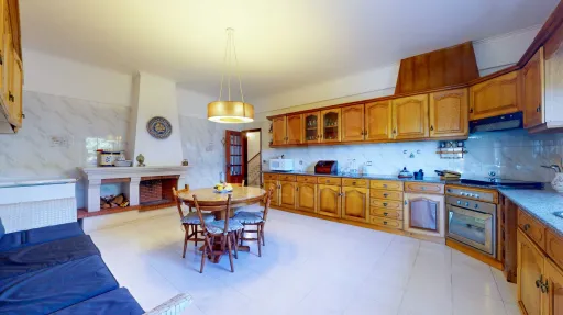 Moradia T5, na calhandriz com piscina