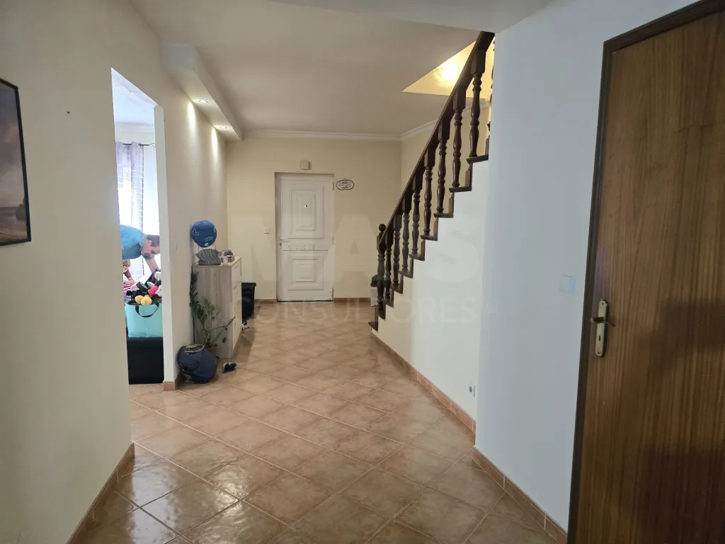 Moradia geminada T3 com garagem box e pátio de 60 M² | Alfeizerão