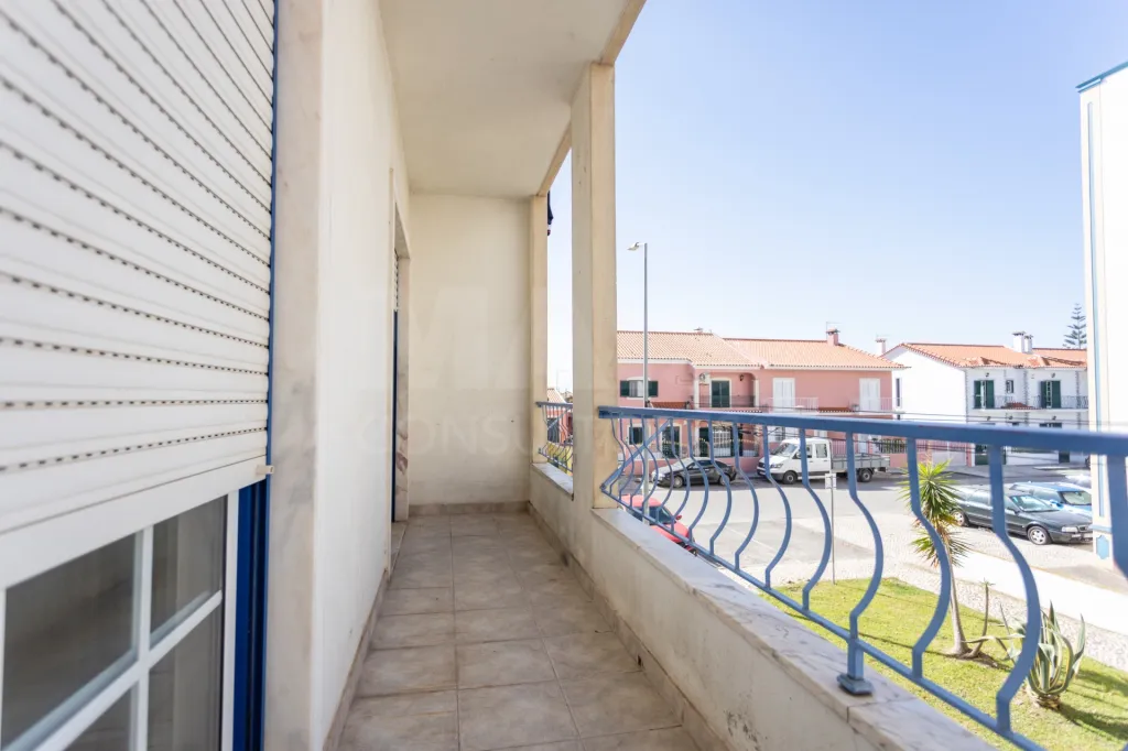 Apartamento T3 com parqueamento, arrecadação e varandas na Urbanização dos Pilares em Samora Correia.