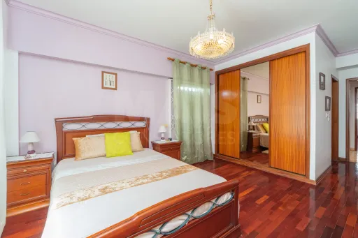 Apartamento T3 excelente localização no Porto Alto