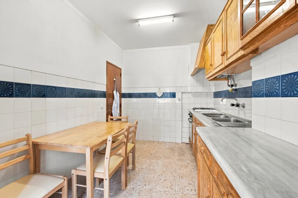 Apartamento T2 com marquise em Peniche