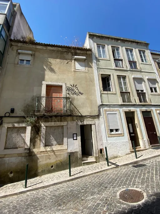 Prédio na Graça - Devoluto para remodelação total