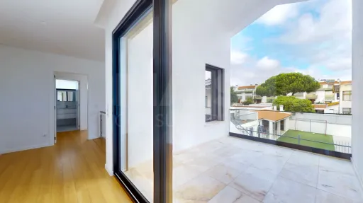 Moradia nova com piscina T4 em Linda a Velha