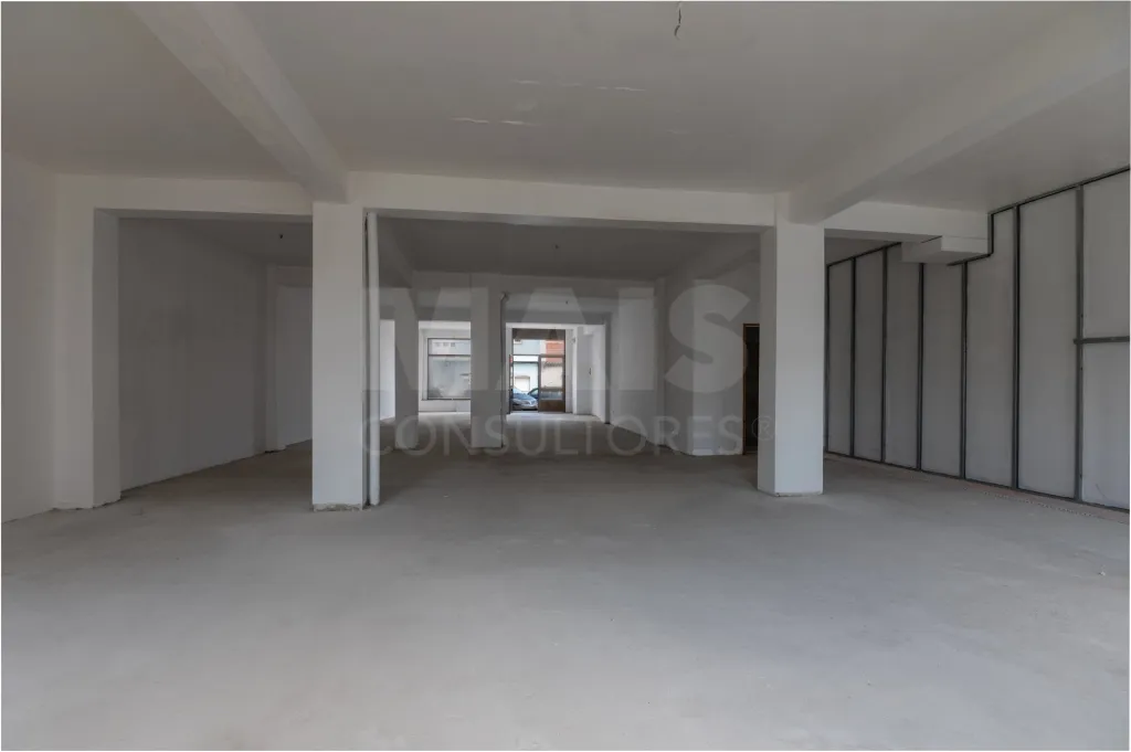 Loja para Transformação em Apartamento T3+1