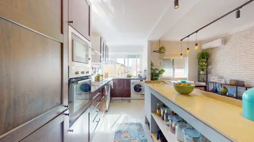 T3 Remodelado com Duas Suítes com Jardim e Miradouro à Porta – Almada