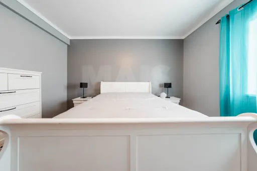 Moradia T4 em Olho Marinho | 260m² | Lote 734m²