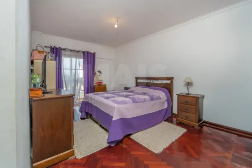 Apartamento T1 com parqueamento e arrecadação em Samora Correia