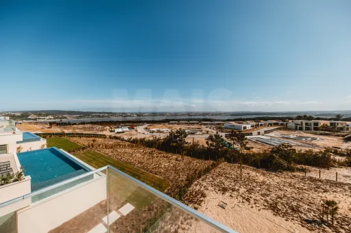 Moradia T5 com Piscina - Vista Golfe e Mar