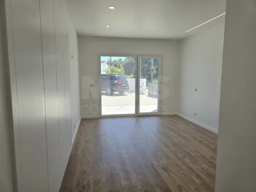 Moradia T4 térrea de luxo com piscina no Nadadouro