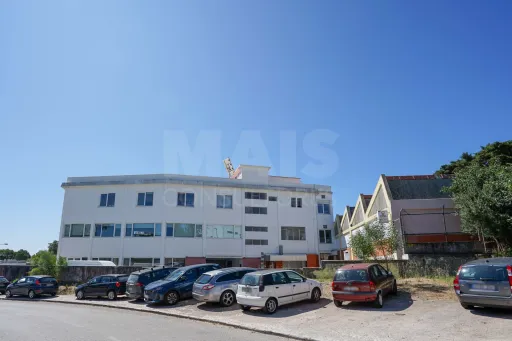 Centro de Escritórios -  Zona Central Próximo da A5 - Concelho de Oeiras