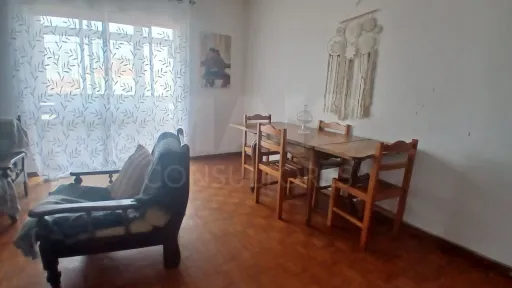 Apartamento T3 com marquise localizado no centro da cidade