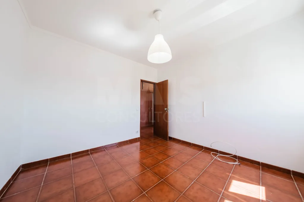 T2 Renovado com Varanda e Vista Mar em Peniche