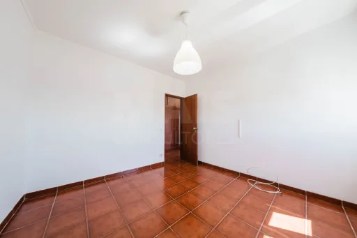 T2 Renovado com Varanda e Vista Mar em Peniche