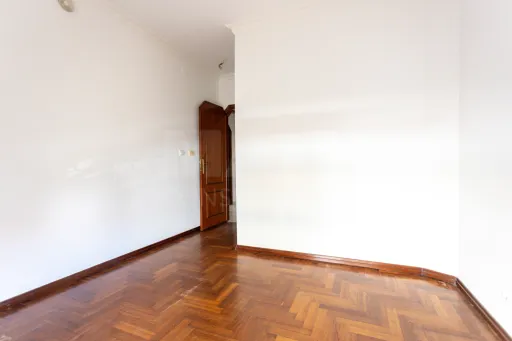 Apartamento T3 com parqueamento, arrecadação e varandas na Urbanização dos Pilares em Samora Correia.