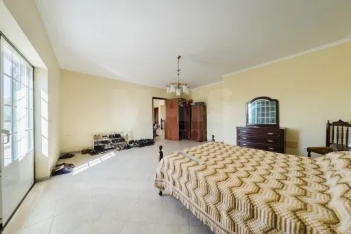 Moradia T3 inserida num terreno com 2516m2