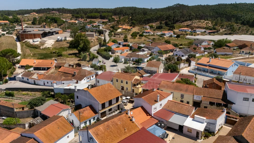 Moradia T2 + 1 com armazém de 138m²