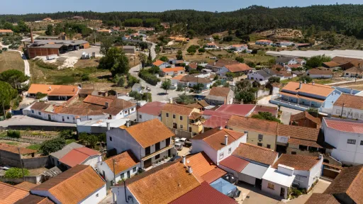Moradia T2 + 1 com armazém de 138m²