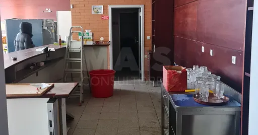 Restaurante junto à linha da praia Ericeira