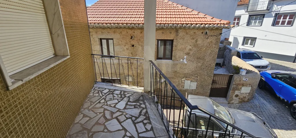 Moradia 2 Pisos centro Peroviseu c/ Terreno 500m2 e Garagem